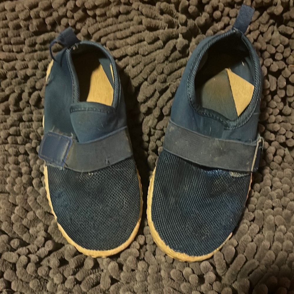 Slip on with Valcro